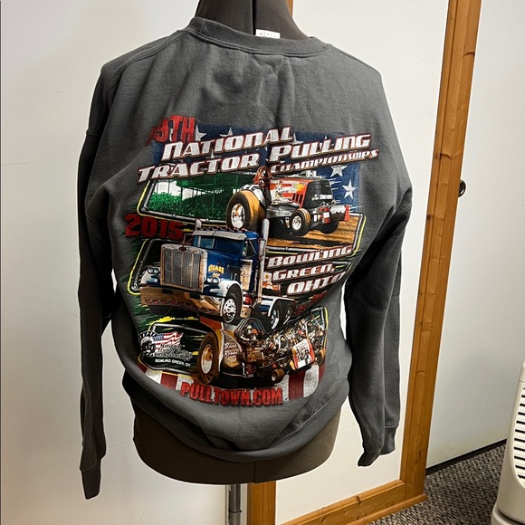 NWOT Gildan Gray Crewneck Sweater with Tractor Pulling Design - Picture 3 of 3